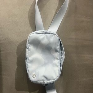 Lulu lemon cross body bag in grey